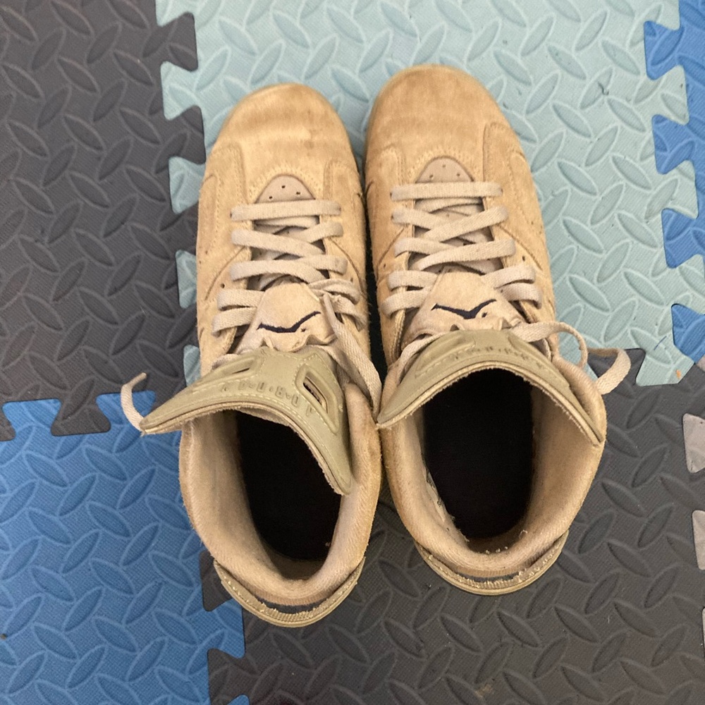 gray air jordans sneakers boys